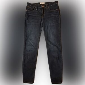 Madewell HiRise 9” dark blue skinny Jeans
Women’s 30